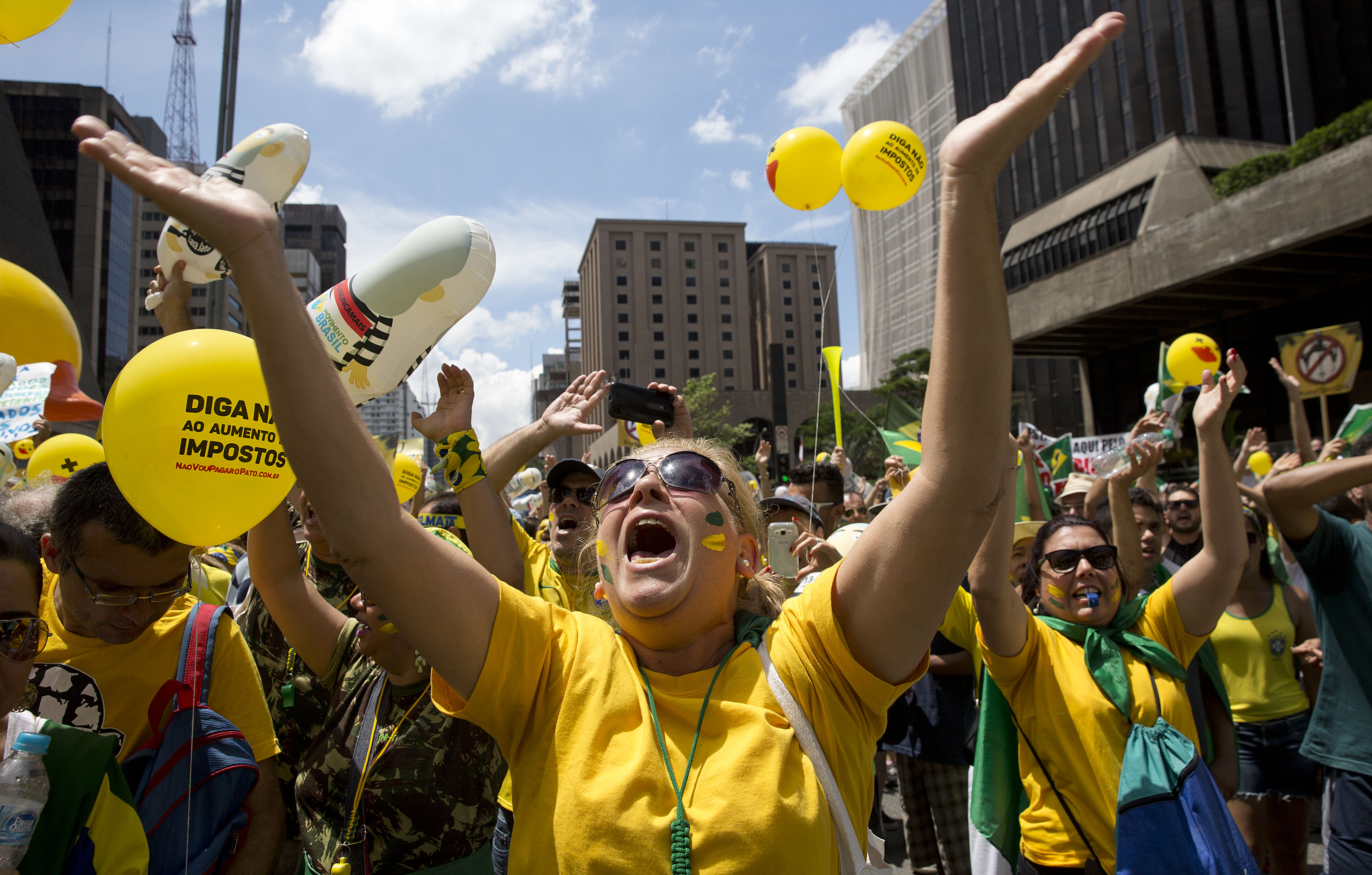 Rio De Janeiro Thousands In Brazil Rally To Demand President S