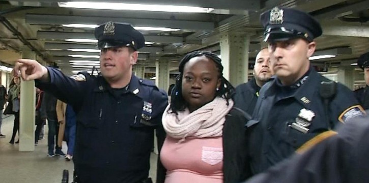 FILE - New York City police arrest a Melanie Liverpool after a commuter was pushed in front of a subway train as it arrived at a Times Square train platform in New York, New York, in this still image from video taken November 7, 2016.  REUTERS/James Carman - RTX2SE0K