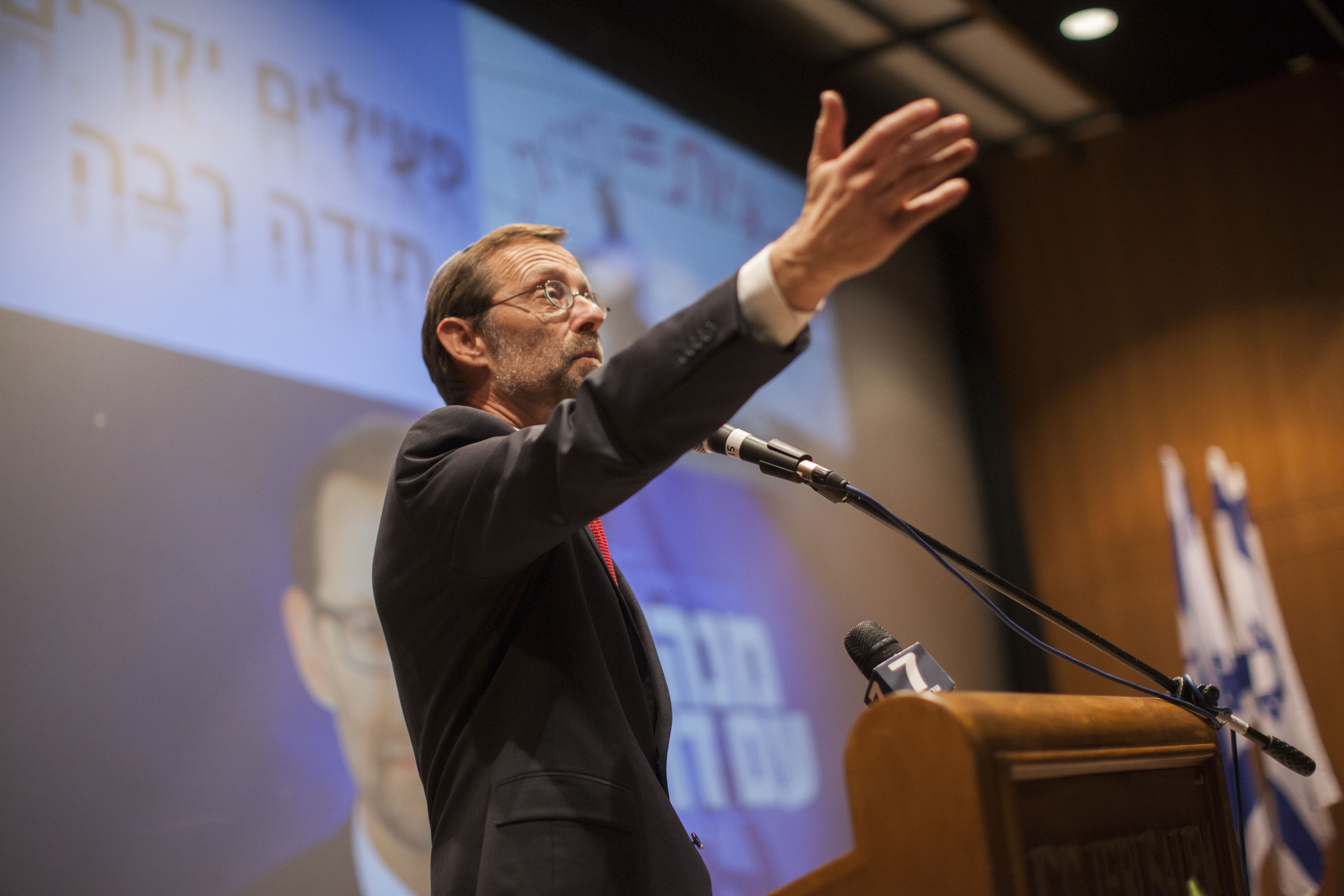 Parliament member Moshe Feiglin speaks to supporters during a conference in Jerusalem convention center on January 5, 2014, Moshe Feiglin announced his departure from the Likud Monday at a conference with his supporters. Flash90