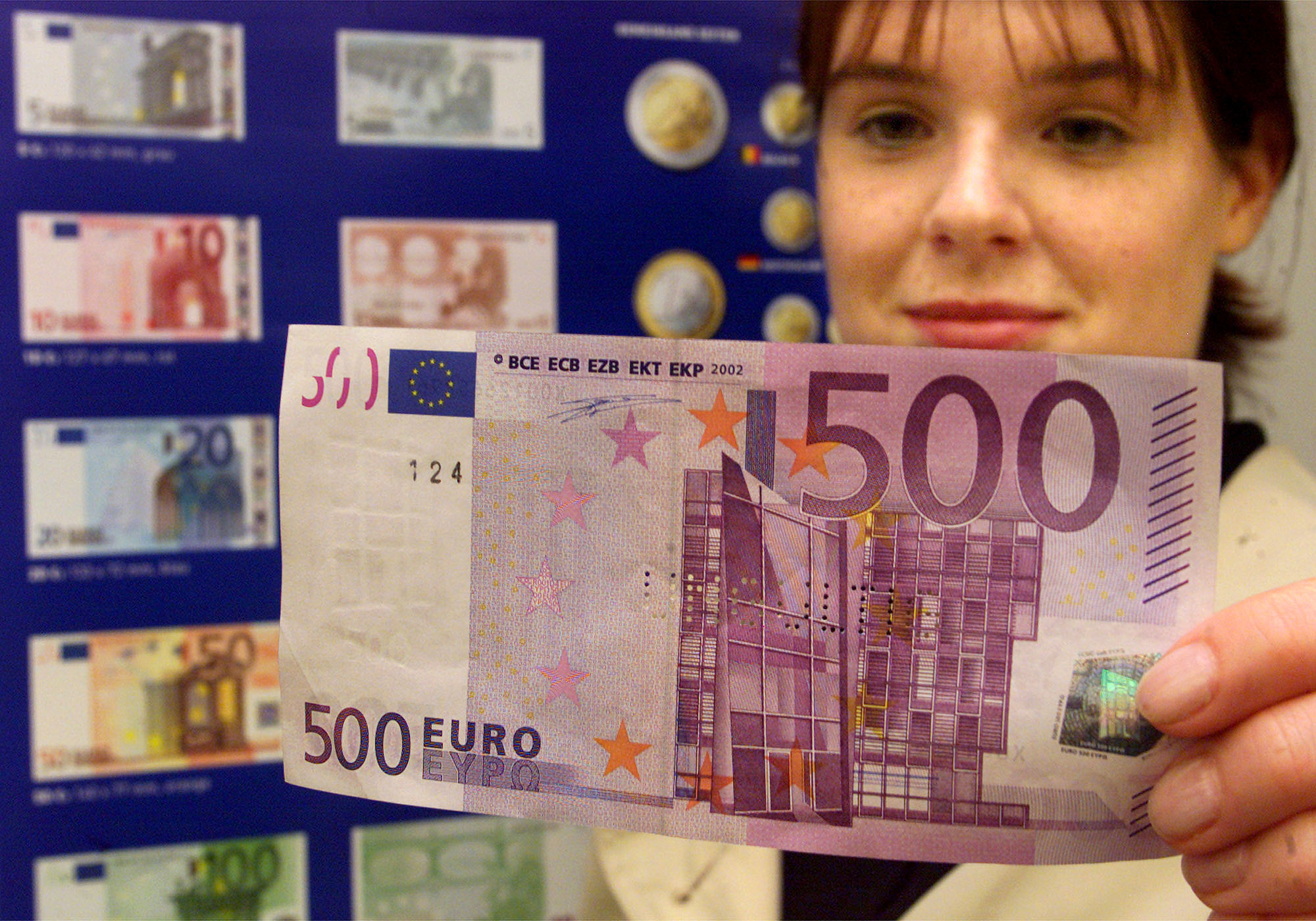 500 евро в рублях на сегодня сколько. 500 Евро купюра 2002. Евро банкнота 500 евро. 500 Евро новая купюра. Как выглядит 500 евро.