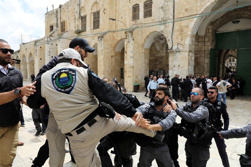 Israeli policemen scuffle with a Waqf security guard, on the compound known to Muslims as al-Haram al-Sharif and to Jews as Temple Mount, in Jerusalem's Old City, May 13, 2018. REUTERS/Ammar Awad