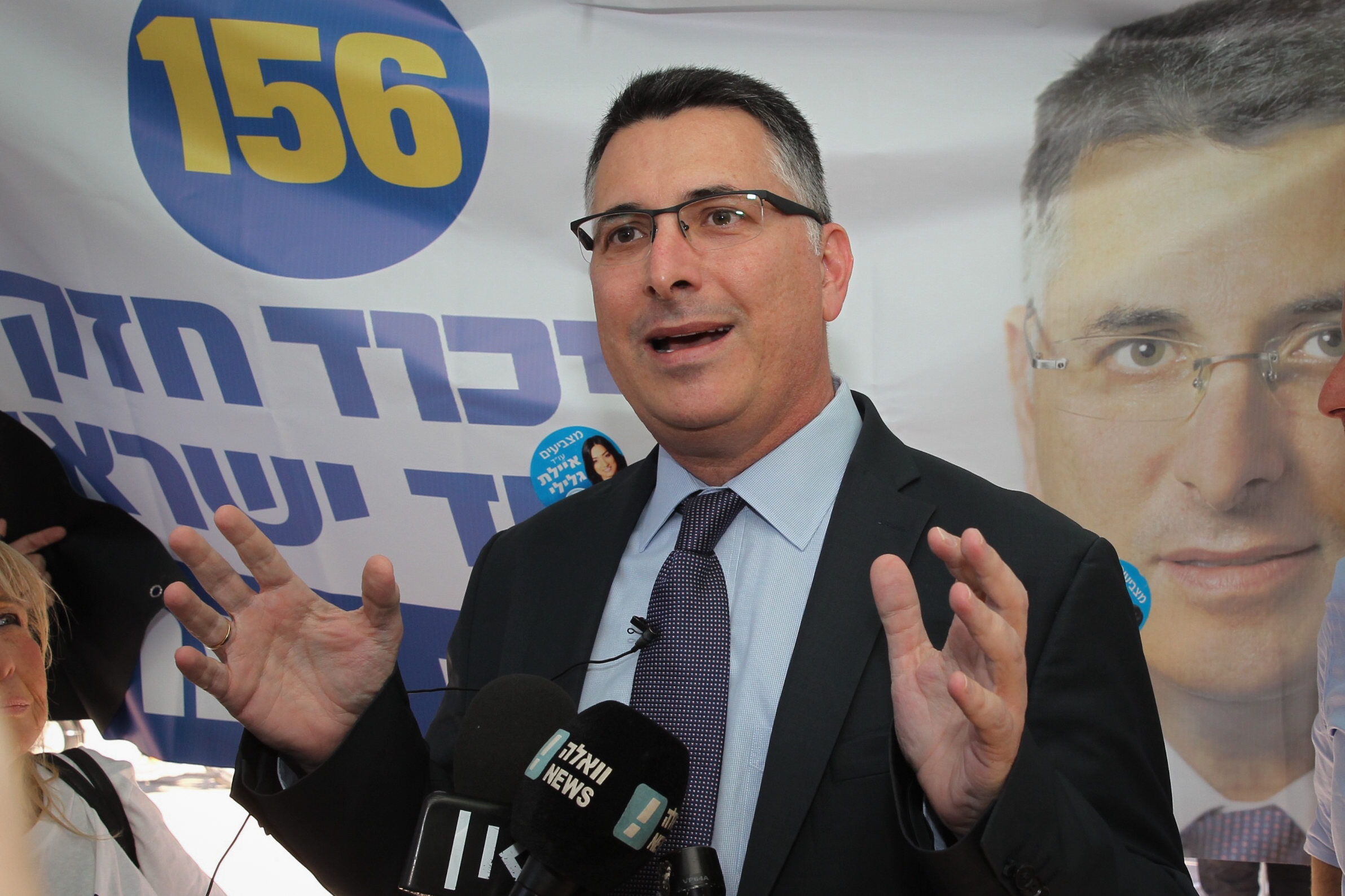 Gideon Saar, former Minister of Interior Affairs speaks with the media outside the Tel Aviv Likud polling station on February 5, 2019. Flash90