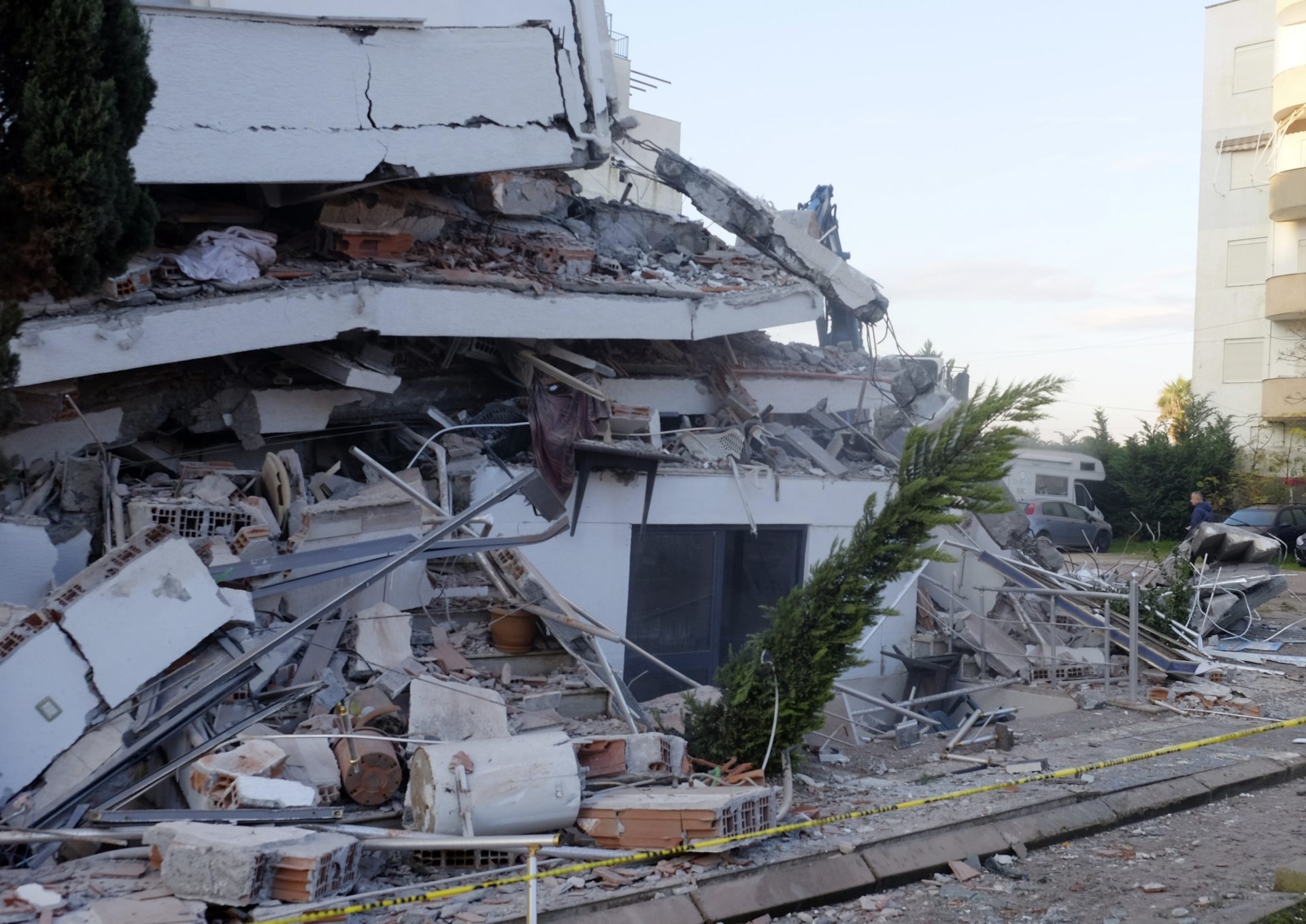 3 апреля землетрясение. Землетрясение в Албании 2019. Землетрясение 4.9. Нидерланды землетрясение.