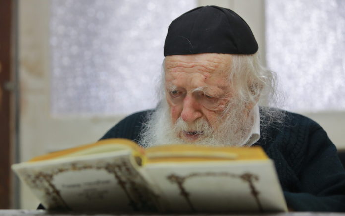 Rabbi Chaim Kanievsky at his home in the city of Bnei Brak, on December 26, 2019. Photo by Yaakov Nahumi/Flash90