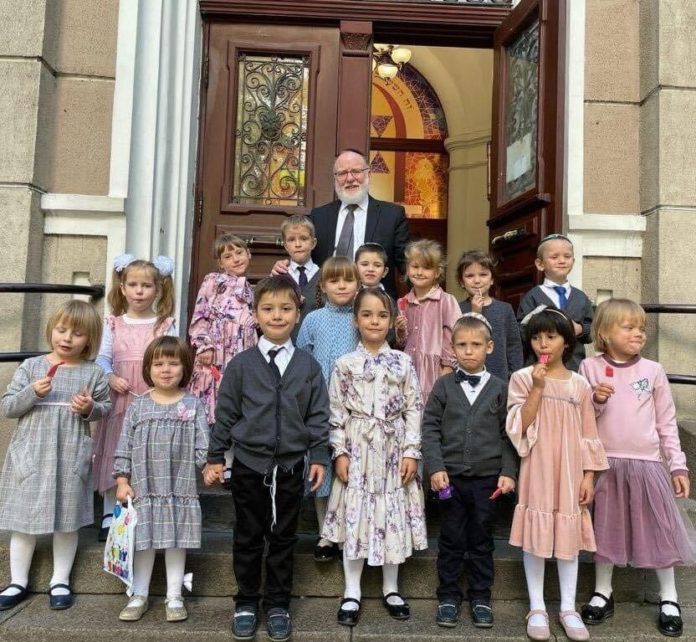 Heroic Chief Rabbi of Odessa Rescues 250 Orphans by Traveling on Shabbos
