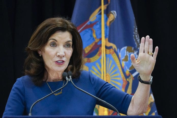 Twitter War Erupts in Charedi Community Over Governor Hochul