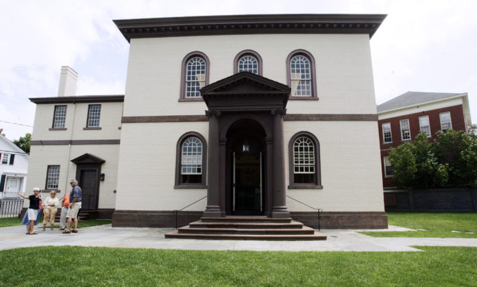 Judge: Congregation At Oldest US Synagogue Can Stay, For Now