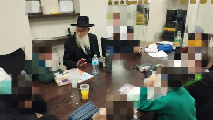Religious Givat Shmuel Parents Form Separate Class After 8-Year-Old Pupil Revealed As Transgender