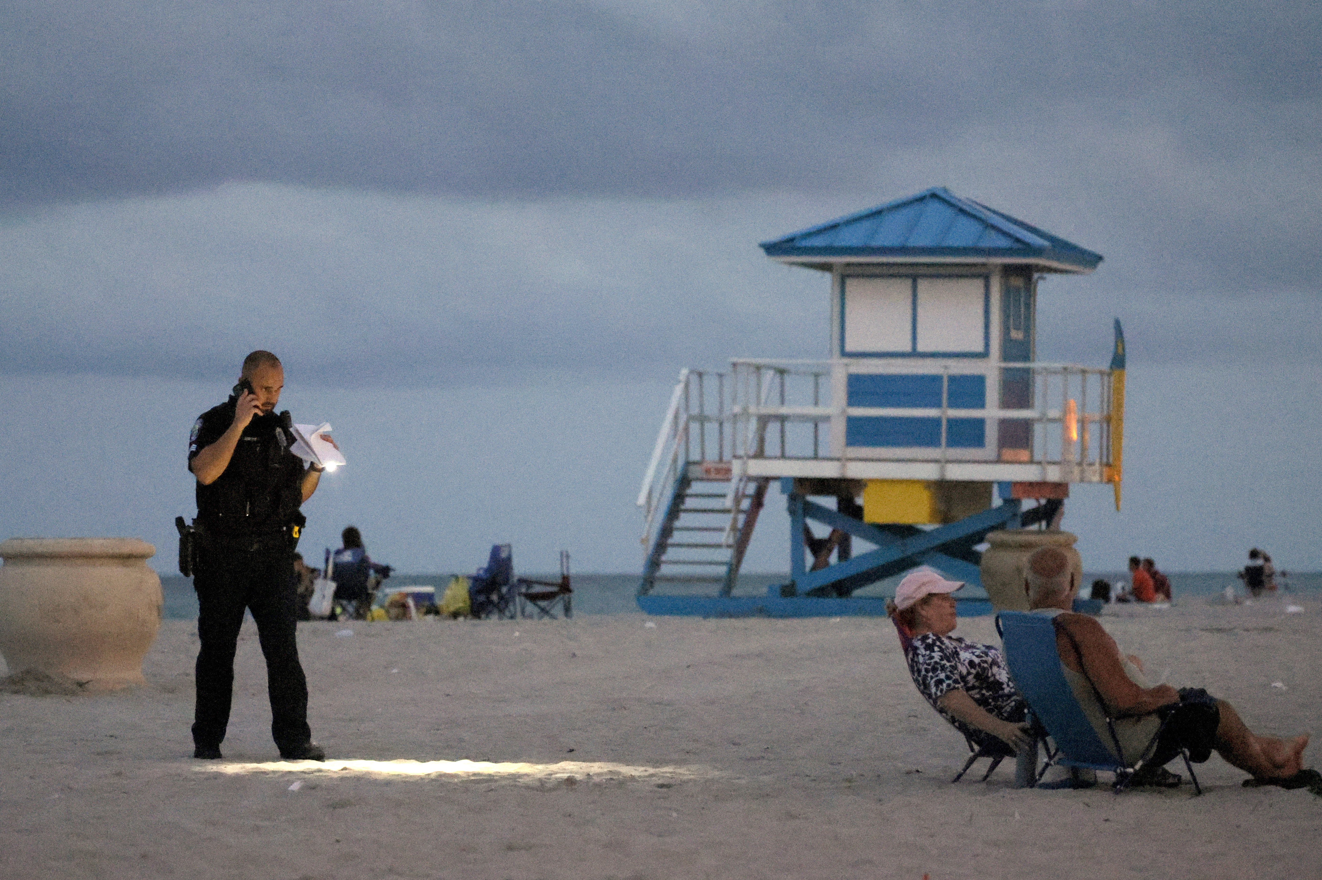 Florida Police Search For 3 Gunmen Who Wounded 9 At Crowded Beach On Memorial Day