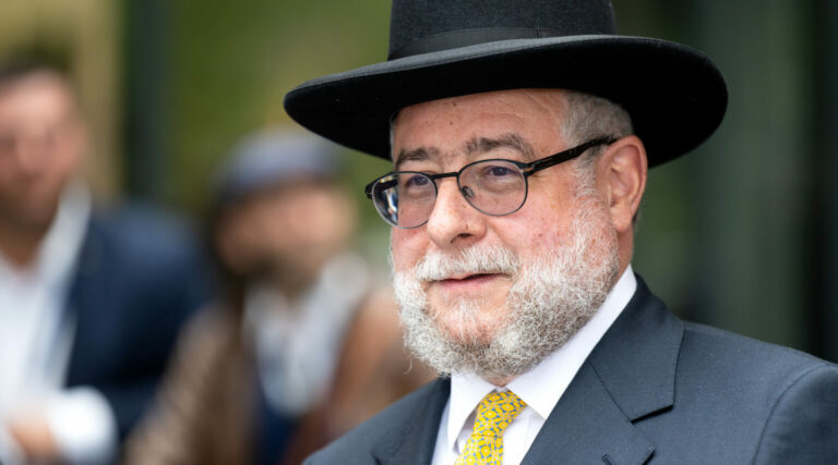 Russia Labels Moscow’s Former Chief Rabbi a ‘Foreign Agent’ | SOURCE: VINnews