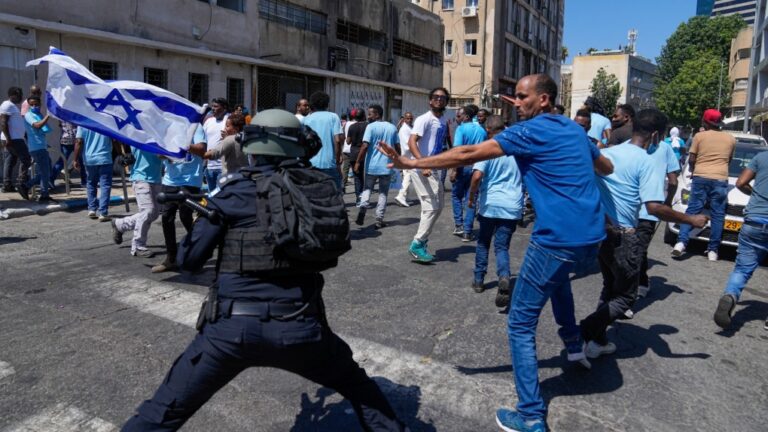 Over 100 Injured As Eritrean Migrants Clash With Police In Tel Aviv, Police Use Live Fire To Disperse Crowds | SOURCE: VINnews