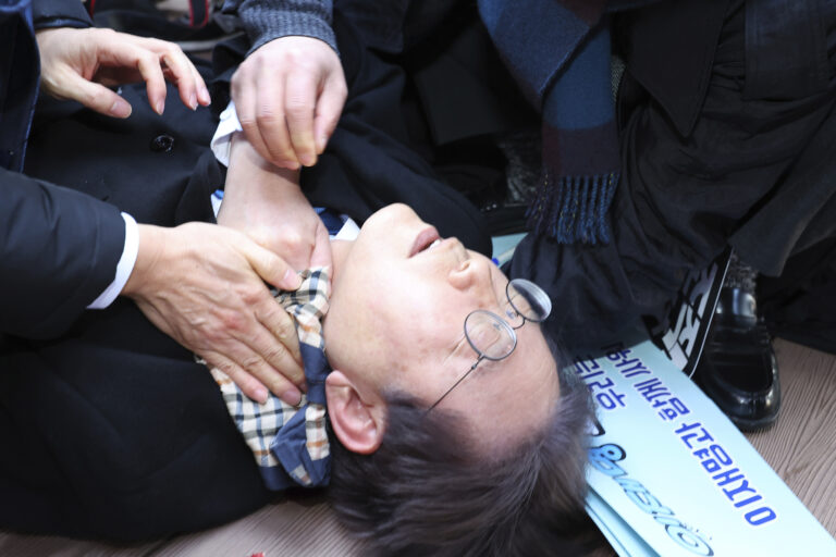South Korean Opposition Leader Is Stabbed in the Neck by a Knife-Wielding Man | SOURCE: VINnews