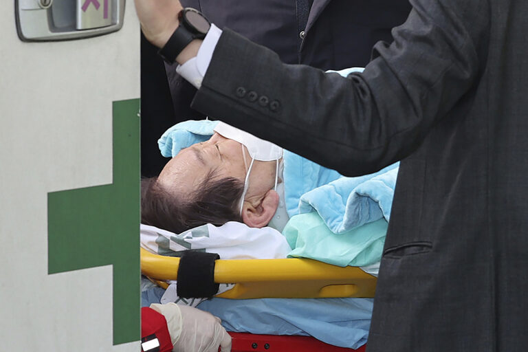 Update: South Korean Opposition Leader Is Stabbed in the Neck. Police Say Attacker Approached for Autograph | SOURCE: VINnews