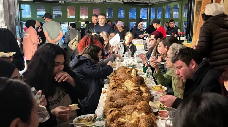 More Than 1,300 Attend a Free Shabbat Dinner at Ayat, a Palestinian Restaurant in Brooklyn | SOURCE: VINnews