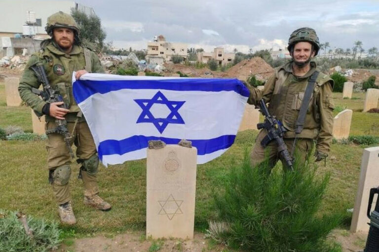 IDF Soldiers Stumble on WWI Graveyard in Gaza | SOURCE: VINnews