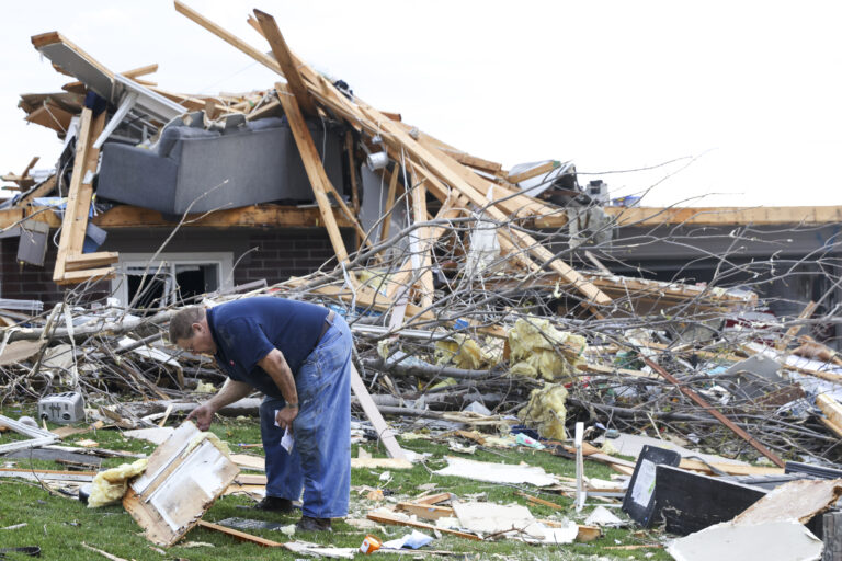 Residents Begin Going Through the Rubble After Tornadoes Hammer Parts of Nebraska and Iowa | SOURCE: VINnews