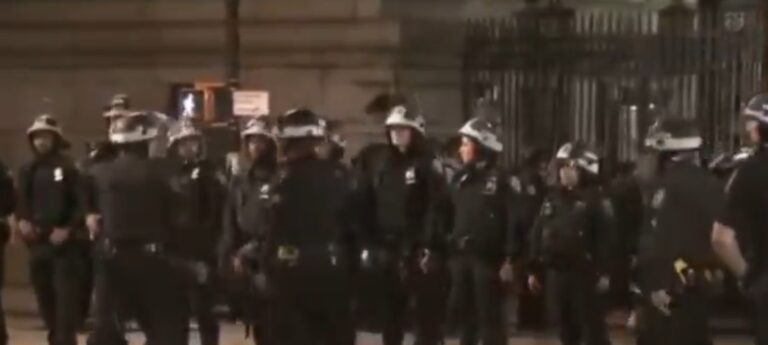 Massive Numbers of New York City Police Officers Begin Entering Columbia University Campus | SOURCE: VINnews