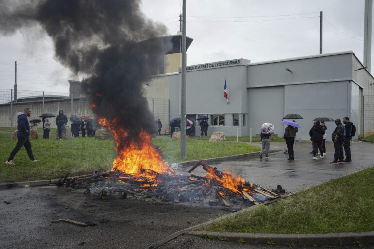 Massive Manhunt in France for Prison-Break Gang That Gunned Down Officers | SOURCE: VINnews