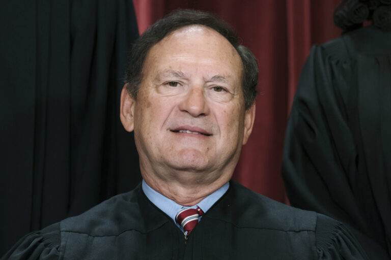 Justice Alito’s Home Flew Flag Upside Down After Trump’s ‘Stop the Steal’ Claims, Report Says | SOURCE: VINnews