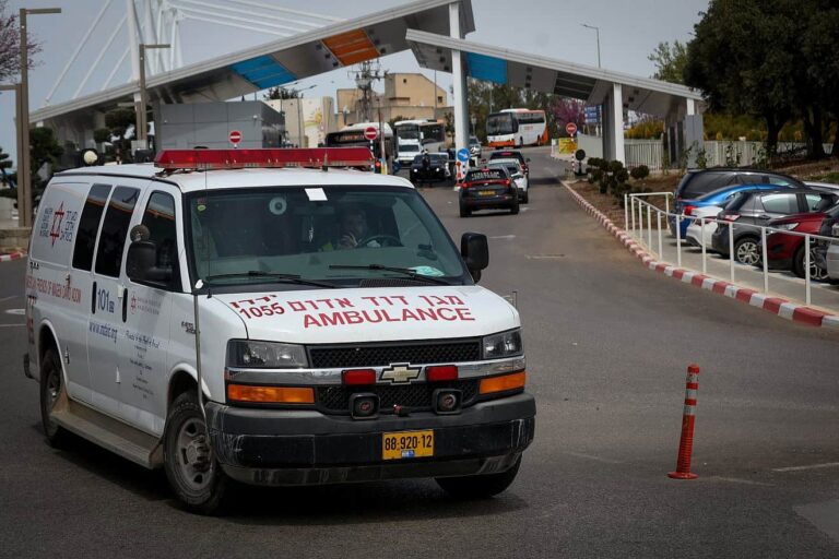 Watch: Ambulance Driver Caught With Eight Illegal Palestinian Workers | SOURCE: VINnews