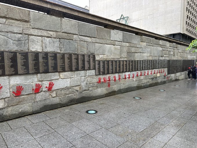 Paris Mayor Decries Vandalism of a Memorial Honoring People Who Rescued Jews in World War II | SOURCE: VINnews