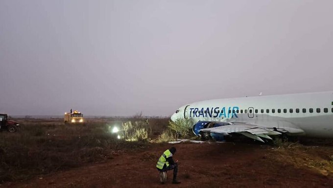 Boeing 737 Catches Fire and Skids off the Runway at a Senegal Airport, Injuring 10 People | SOURCE: VINnews