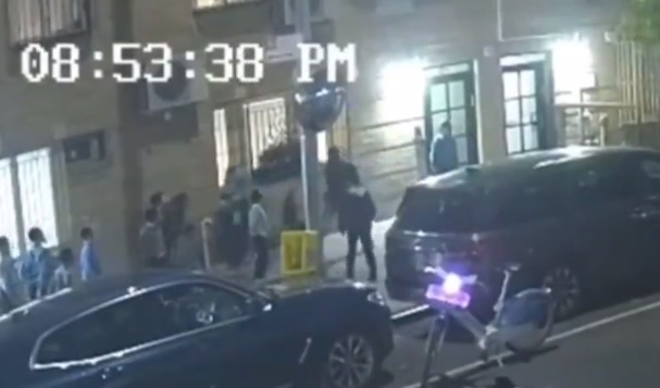 NYPD Investigating After Video Shows Assault on 2 Jewish Children in Williamsburg | SOURCE: VINnews