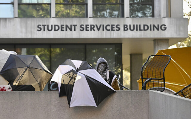 Pro- Palestine Protesters Barricade Cal State Building, Trapping Administrators Inside | SOURCE: VINnews