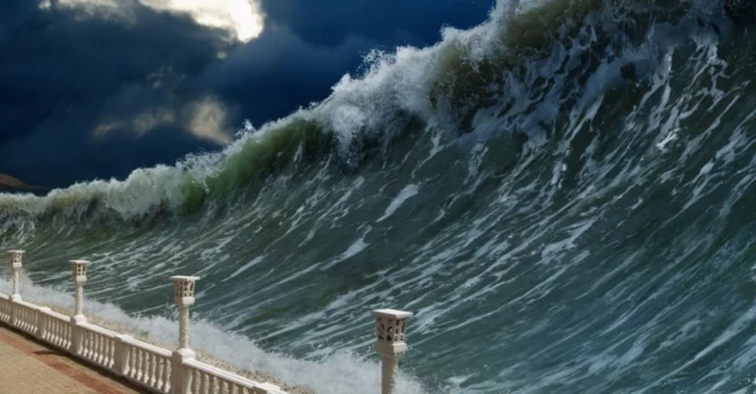 When is the tsunami supposed to hit hawaii est