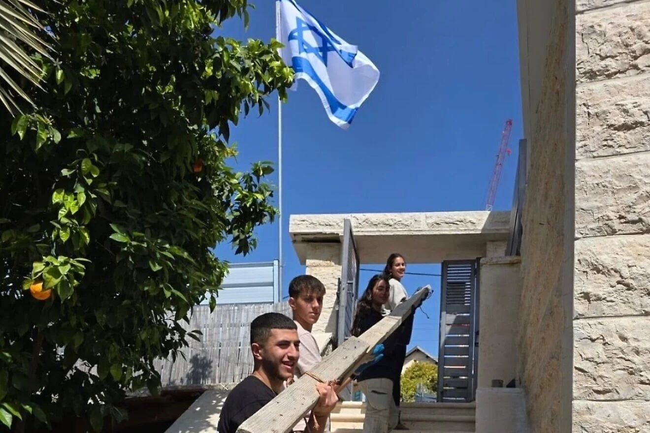 Volunteers Help Put Life Back Together in Beit Shemesh After Deadly Iranian...