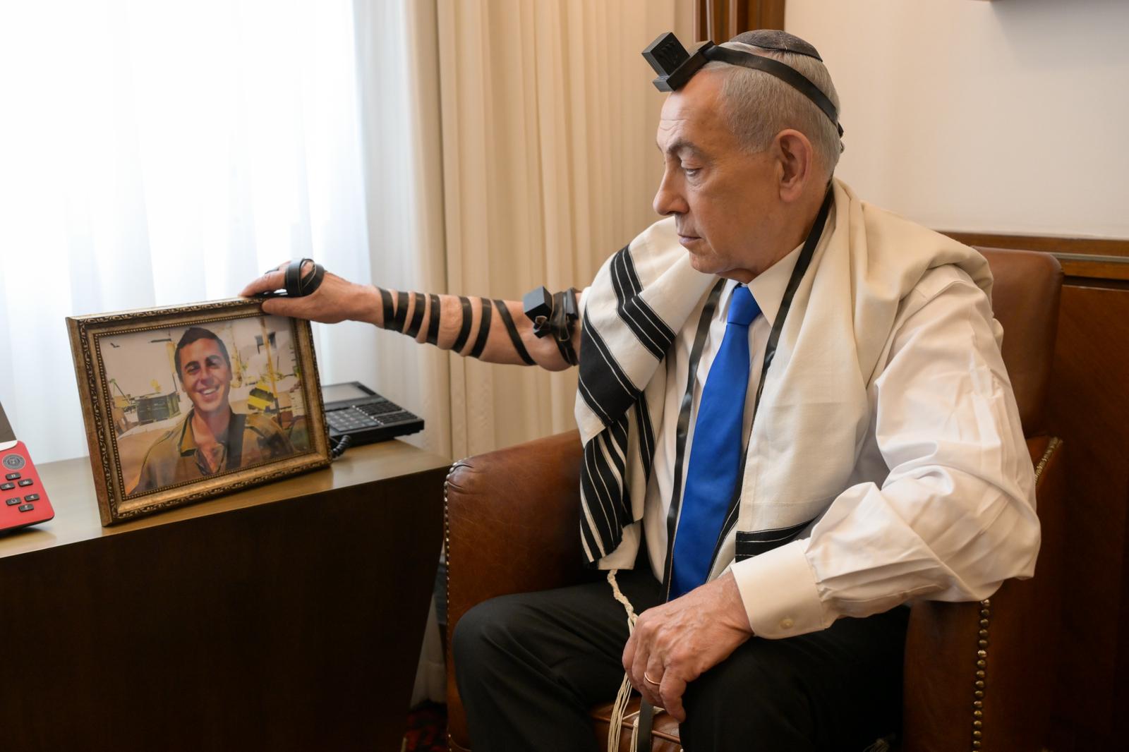 Netanyahu Places Tefillin Of Fallen Soldier Sean Carmeli: ‘I Feel A ...