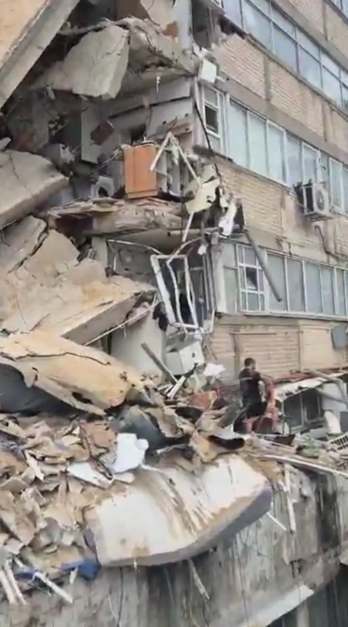 6-Story Building Collapses in Tel Aviv, Injuring 2; Rescue Efforts Underway