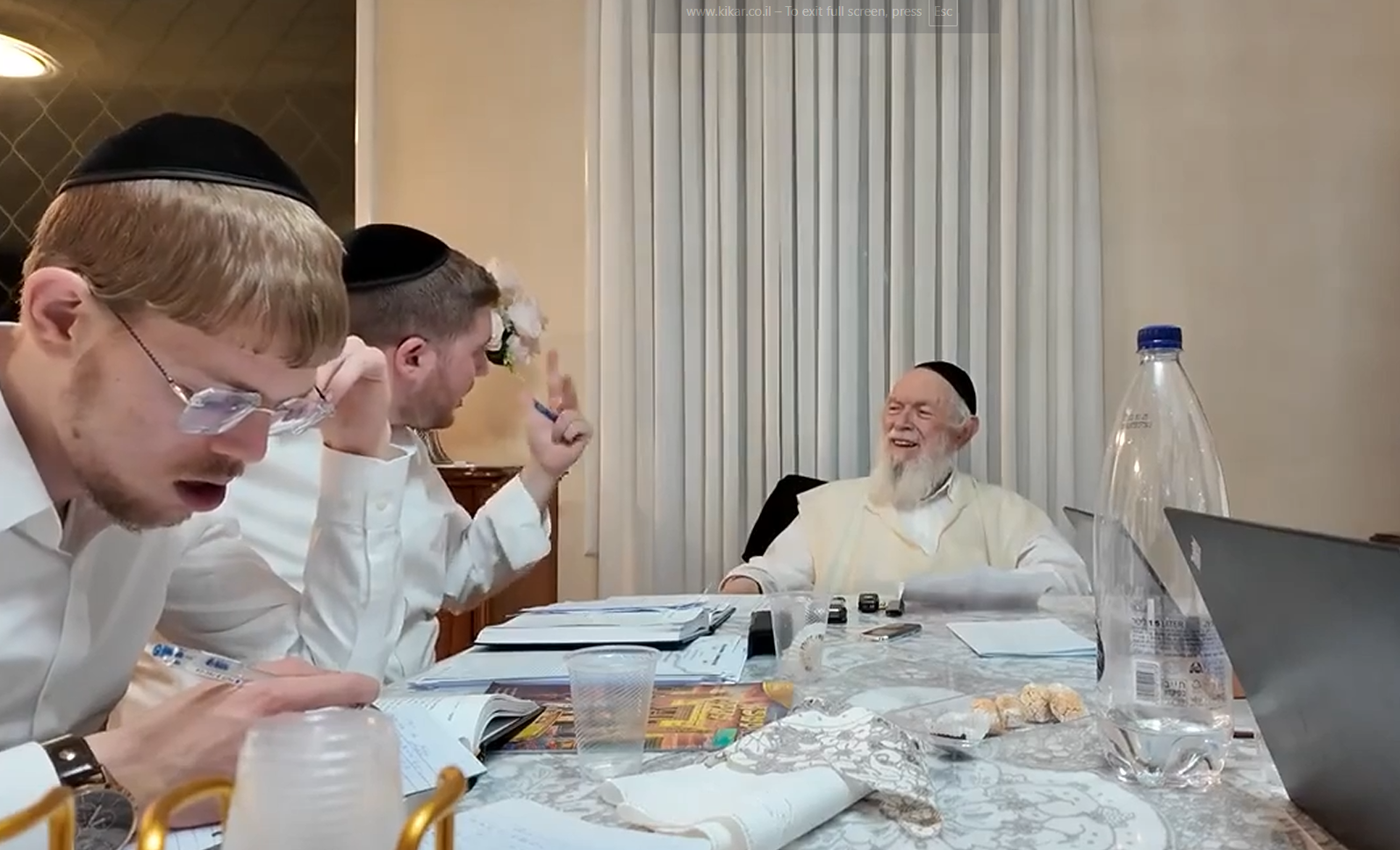 Leading Israeli Rabbi Denounces Driving Short Distances to Synagogue