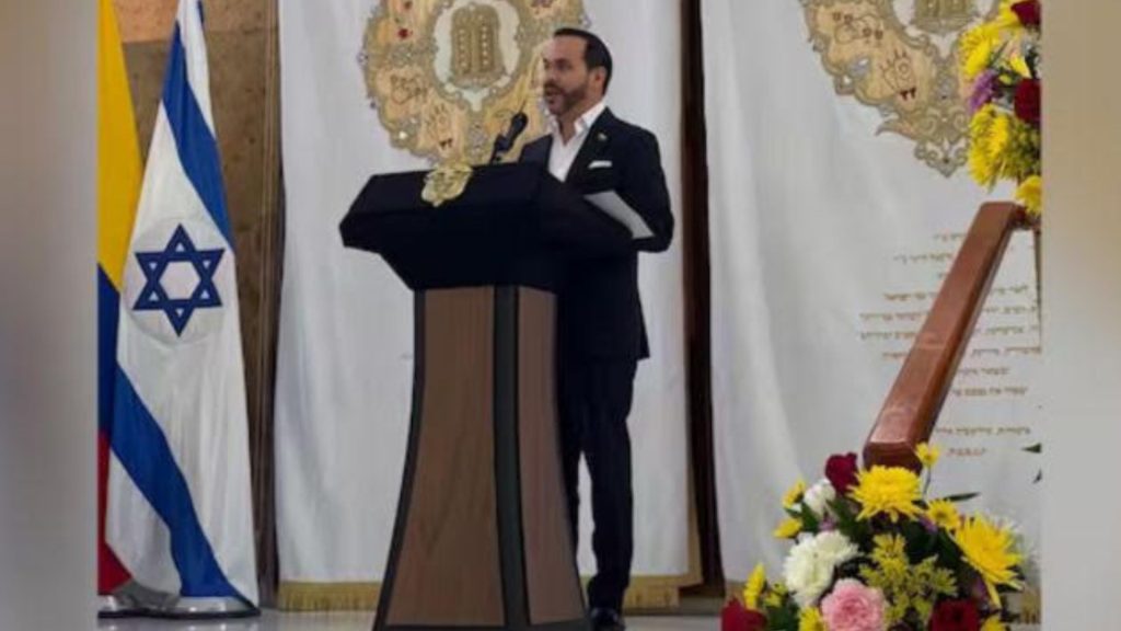 Colombia’s New President Visits Synagogue for Rosh Hashanah, Vows: ‘I Will...