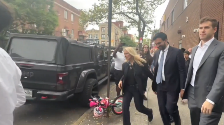 Stephanie Benshimol confronts New York Mayor Zohran Mamdani over antisemitism in Borough Park